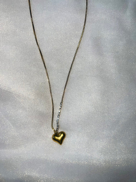 Elegant Rose Pendant Necklace in Gold
